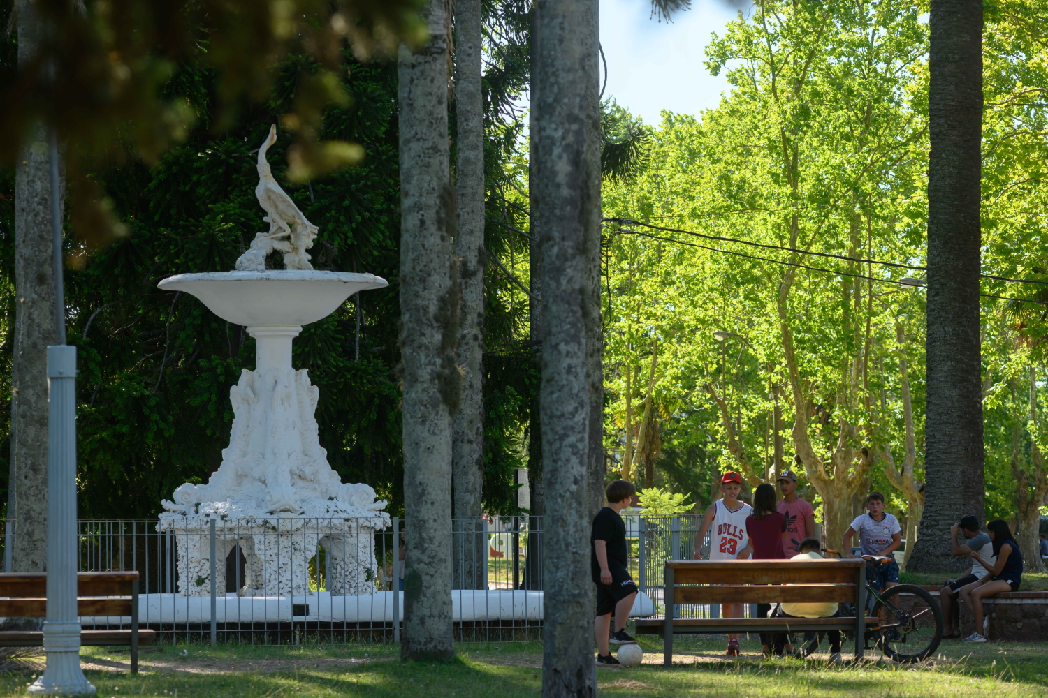 Fuente del cisne, en el Parque General José Artigas, Prado. Ubicado en la ciudad de Canelones.