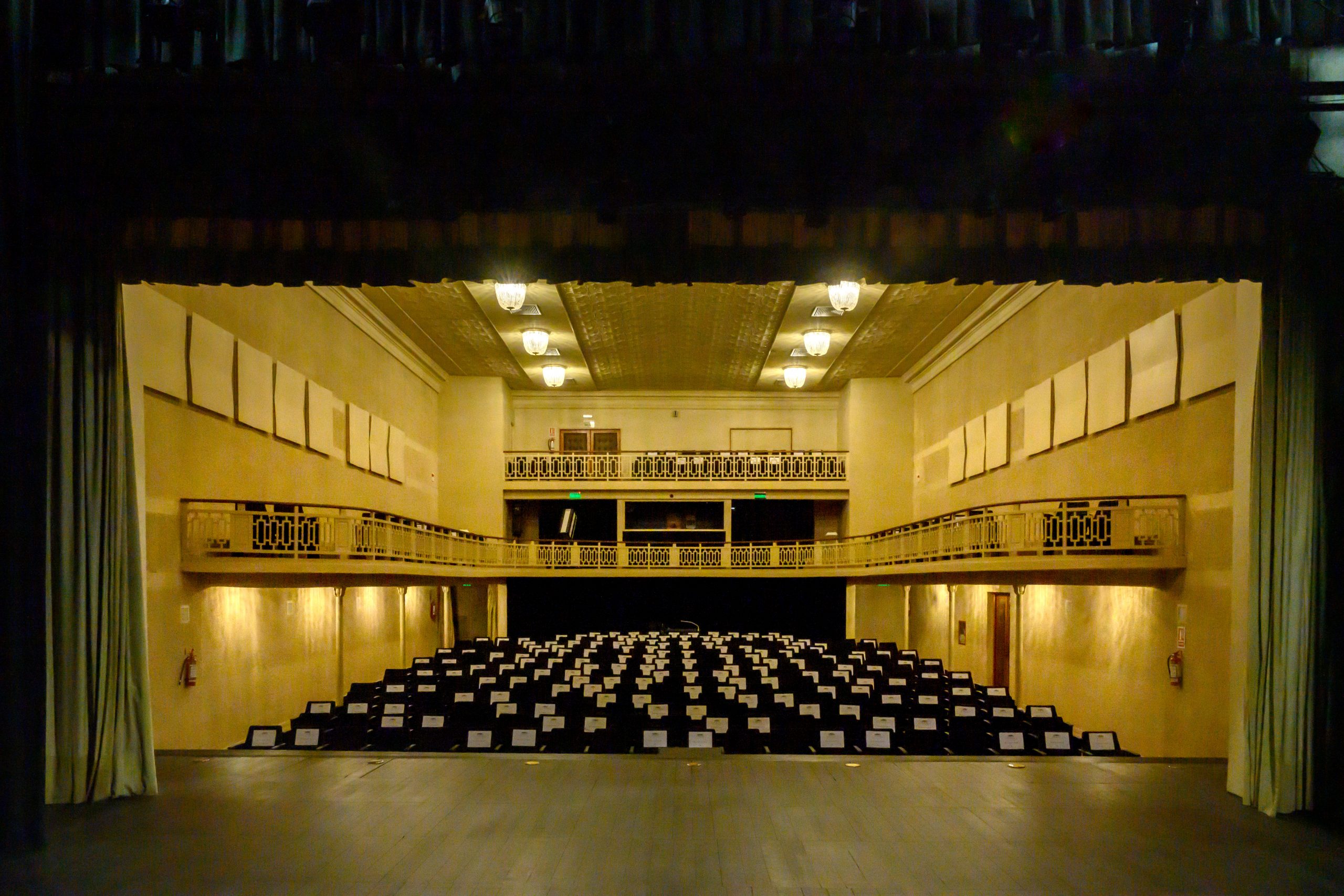 Teatro Politeama, ubicado en la ciudad de Canelones.