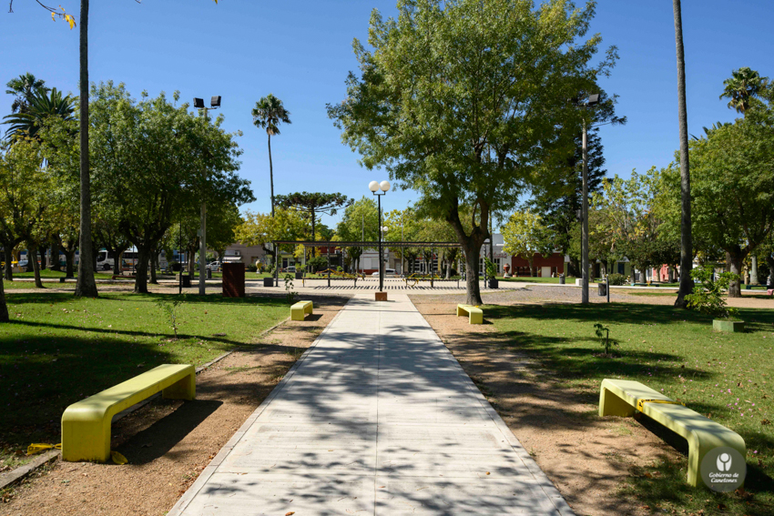 Plaza principal de la localidad de Migues.